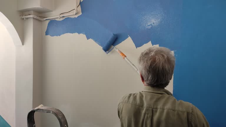 Best Water-Damaged Drywall Repair  in Green Oaks, IL